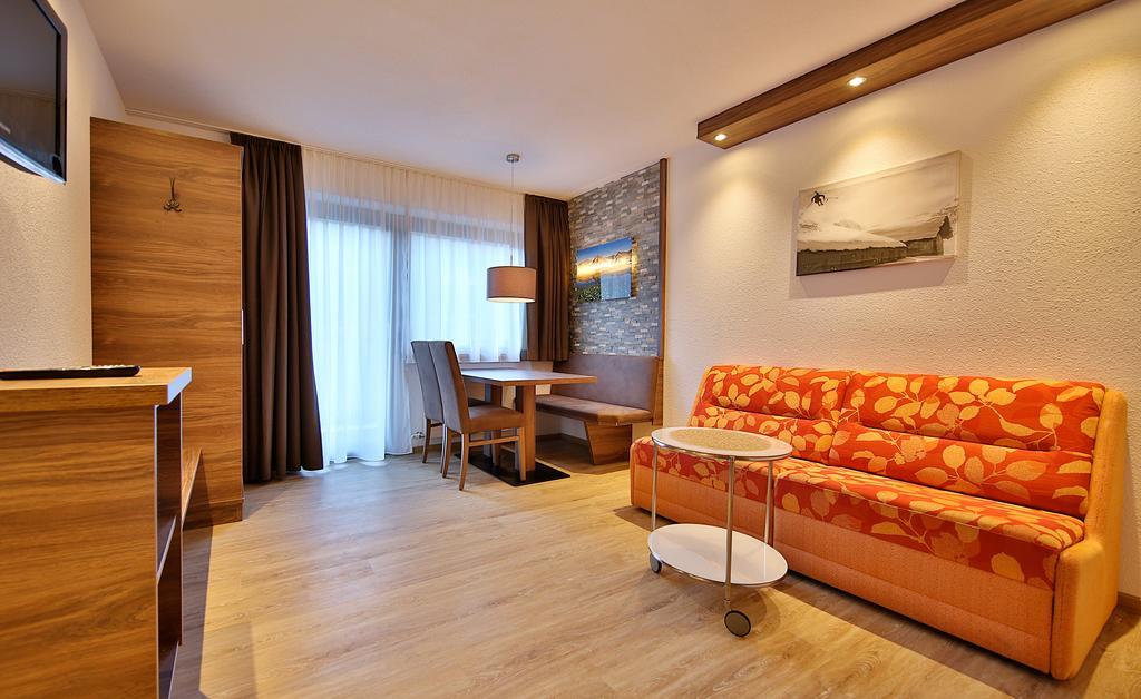 Hotel Garni Fiegl Apart Sölden Exteriör bild